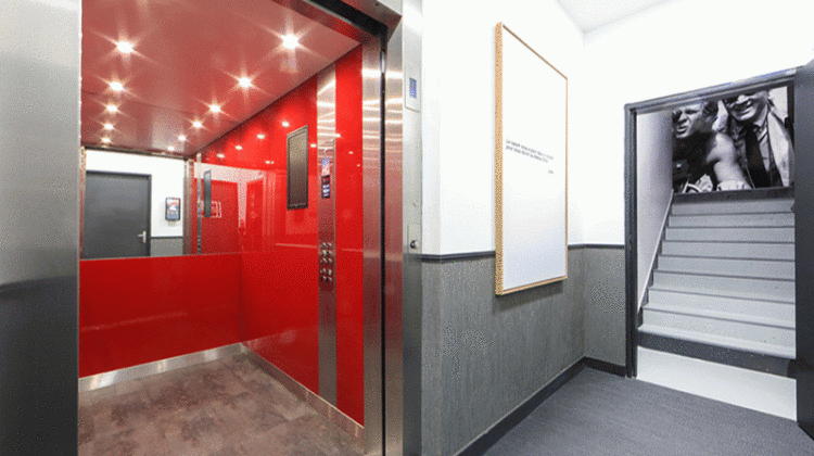 Ascenseur desservant toutes les salles de l'Espace BSA